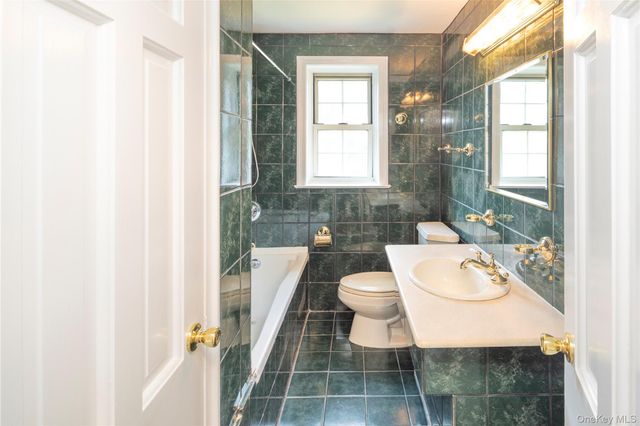 2 chateaux Circle 2E, Scarsdale, NY 10583