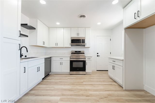 39 Lowery Street, Henderson, NV 89015