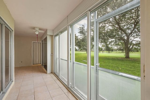3951 Via Poinciana 112, Lake Worth, FL 33467