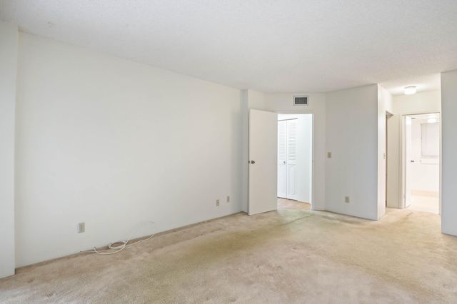 3951 Via Poinciana 112, Lake Worth, FL 33467