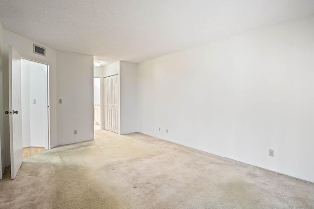 3951 Via Poinciana 112, Lake Worth, FL 33467