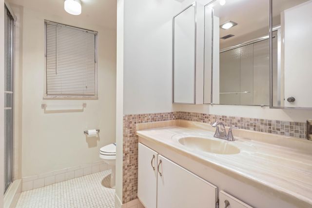 3951 Via Poinciana 112, Lake Worth, FL 33467
