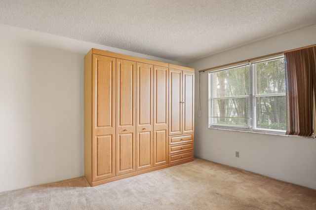 3951 Via Poinciana 112, Lake Worth, FL 33467