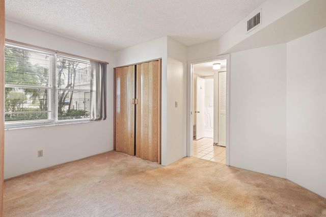 3951 Via Poinciana 112, Lake Worth, FL 33467