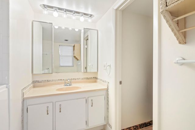 3951 Via Poinciana 112, Lake Worth, FL 33467