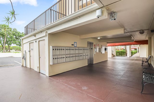 3951 Via Poinciana 112, Lake Worth, FL 33467