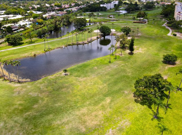 3951 Via Poinciana 112, Lake Worth, FL 33467