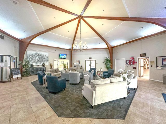 3951 Via Poinciana 112, Lake Worth, FL 33467