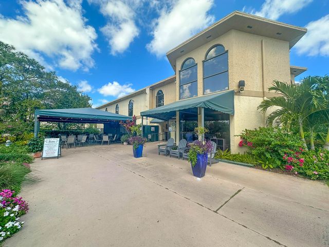 3951 Via Poinciana 112, Lake Worth, FL 33467