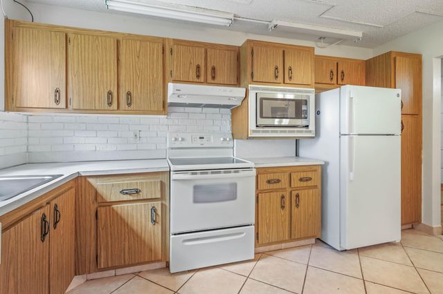 3951 Via Poinciana 112, Lake Worth, FL 33467