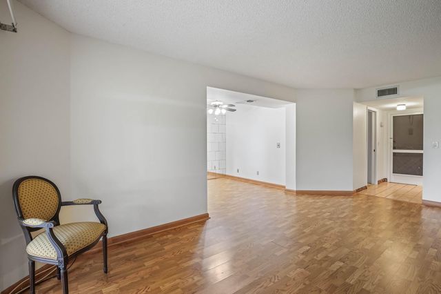 3951 Via Poinciana 112, Lake Worth, FL 33467