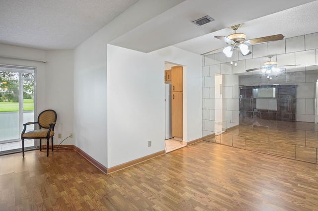 3951 Via Poinciana 112, Lake Worth, FL 33467