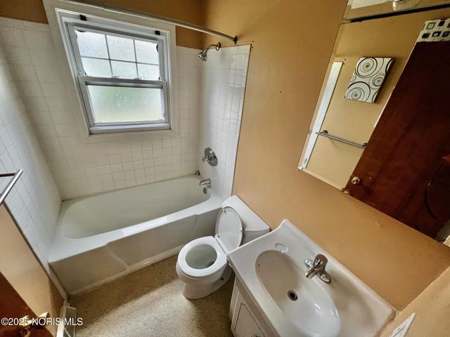 3042 Cragmoor Avenue, Toledo, OH 43614