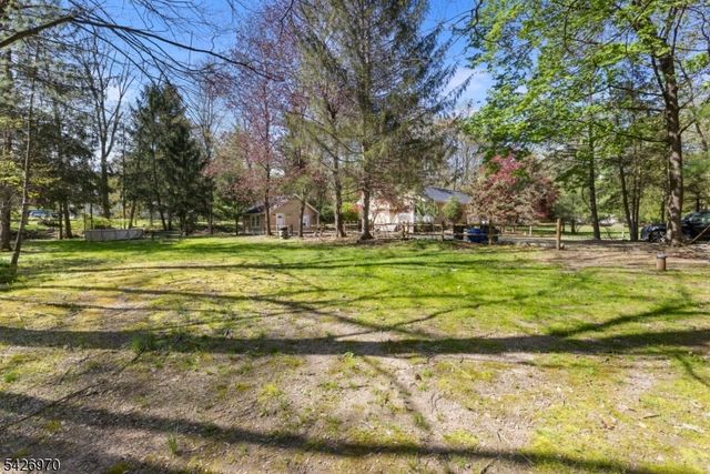 10 Old Stone Church Rd, Upper Saddle River Boro, NJ 07458
