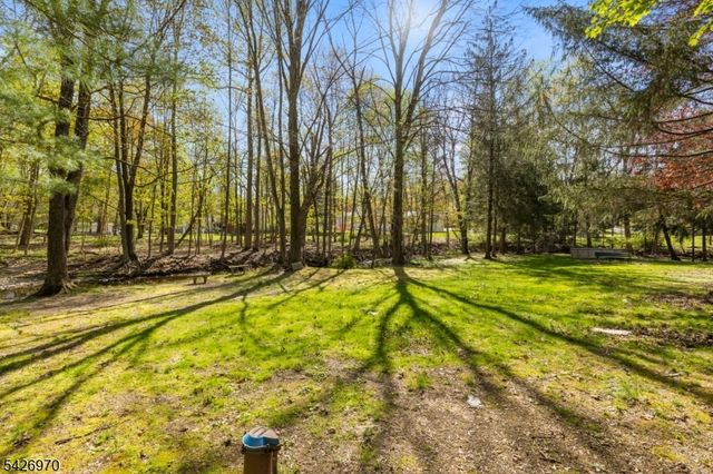 10 Old Stone Church Rd, Upper Saddle River Boro, NJ 07458