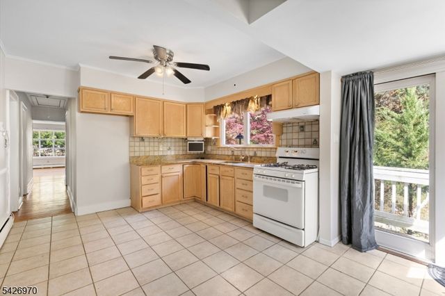 10 Old Stone Church Rd, Upper Saddle River Boro, NJ 07458