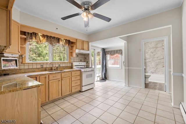 10 Old Stone Church Rd, Upper Saddle River Boro, NJ 07458