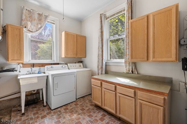 10 Old Stone Church Rd, Upper Saddle River Boro, NJ 07458