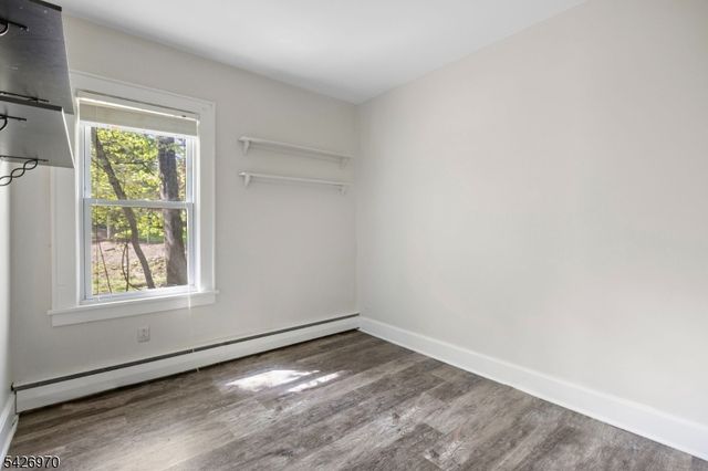 10 Old Stone Church Rd, Upper Saddle River Boro, NJ 07458