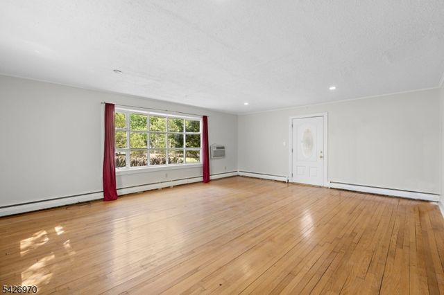 10 Old Stone Church Rd, Upper Saddle River Boro, NJ 07458