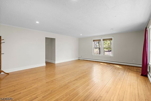 10 Old Stone Church Rd, Upper Saddle River Boro, NJ 07458