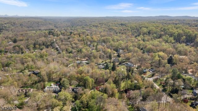 10 Old Stone Church Rd, Upper Saddle River Boro, NJ 07458