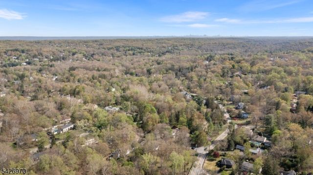 10 Old Stone Church Rd, Upper Saddle River Boro, NJ 07458