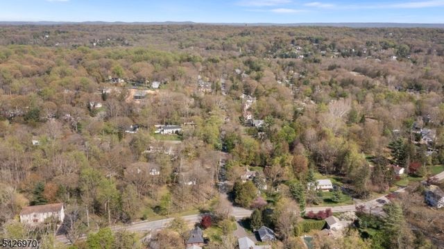 10 Old Stone Church Rd, Upper Saddle River Boro, NJ 07458