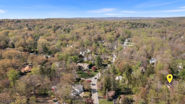 10 Old Stone Church Rd, Upper Saddle River Boro, NJ 07458