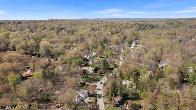 10 Old Stone Church Rd, Upper Saddle River Boro, NJ 07458
