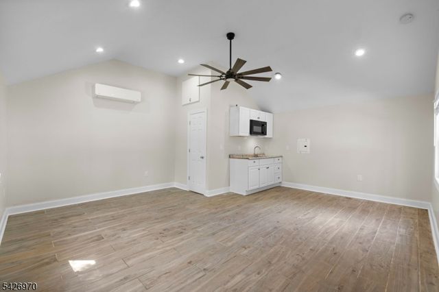 10 Old Stone Church Rd, Upper Saddle River Boro, NJ 07458