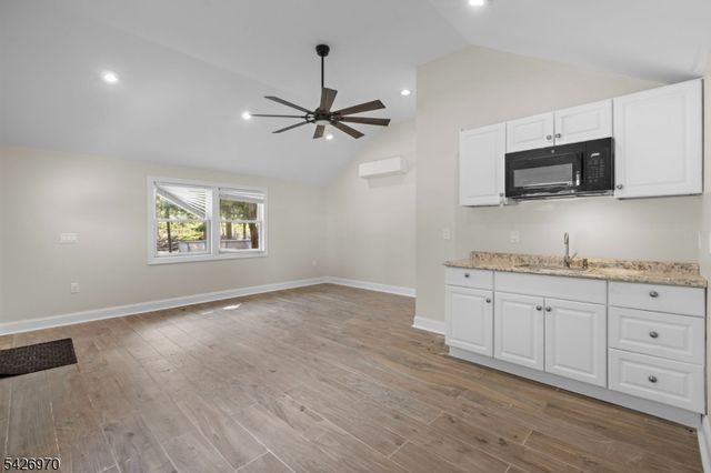 10 Old Stone Church Rd, Upper Saddle River Boro, NJ 07458