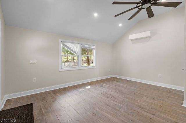 10 Old Stone Church Rd, Upper Saddle River Boro, NJ 07458