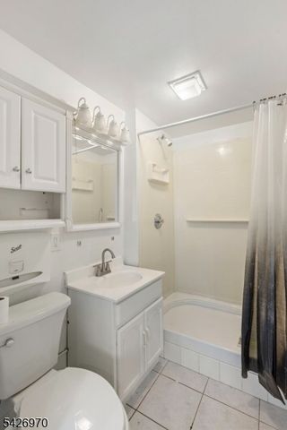 10 Old Stone Church Rd, Upper Saddle River Boro, NJ 07458