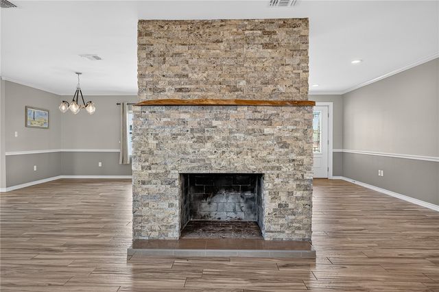 140 Front St, Rockport, TX 78382