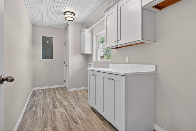 140 Front St, Rockport, TX 78382