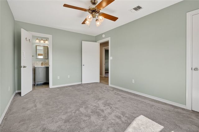 140 Front St, Rockport, TX 78382