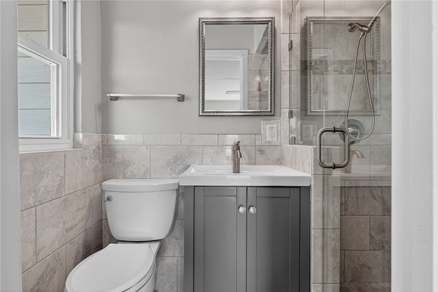 140 Front St, Rockport, TX 78382