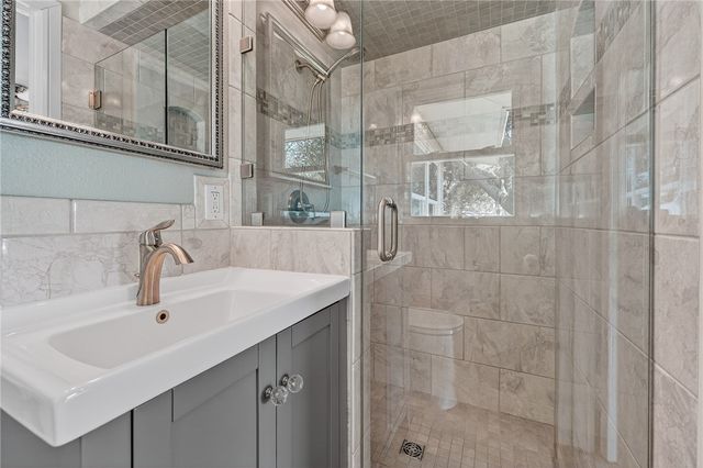 140 Front St, Rockport, TX 78382