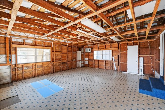 140 Front St, Rockport, TX 78382