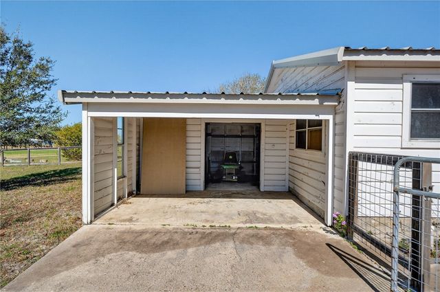 140 Front St, Rockport, TX 78382