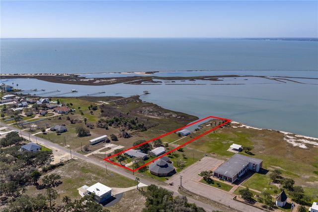 140 Front St, Rockport, TX 78382