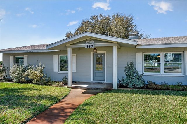 140 Front St, Rockport, TX 78382