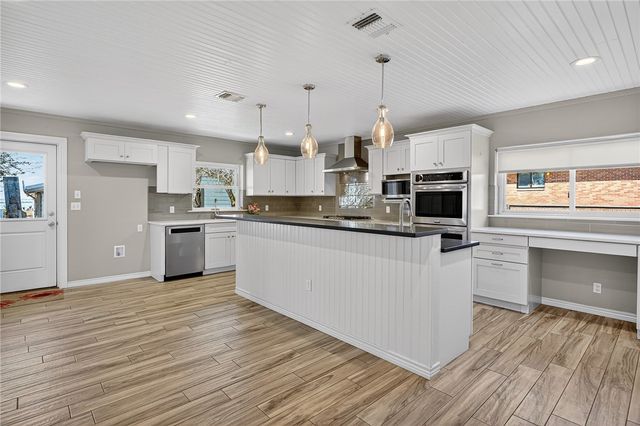 140 Front St, Rockport, TX 78382