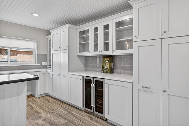 140 Front St, Rockport, TX 78382