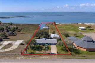 140 Front St, Rockport, TX 78382