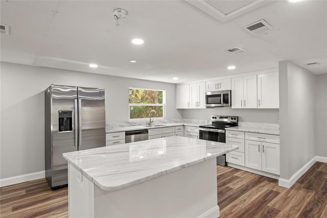 674 N STATE ROAD 21, Hawthorne, FL 32640