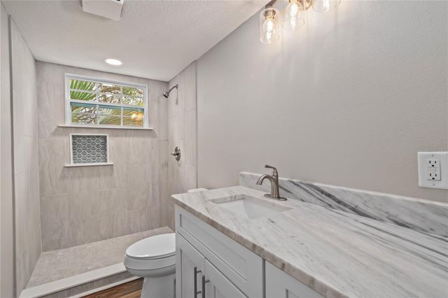 674 N STATE ROAD 21, Hawthorne, FL 32640