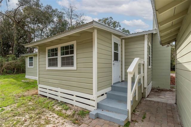 674 N STATE ROAD 21, Hawthorne, FL 32640