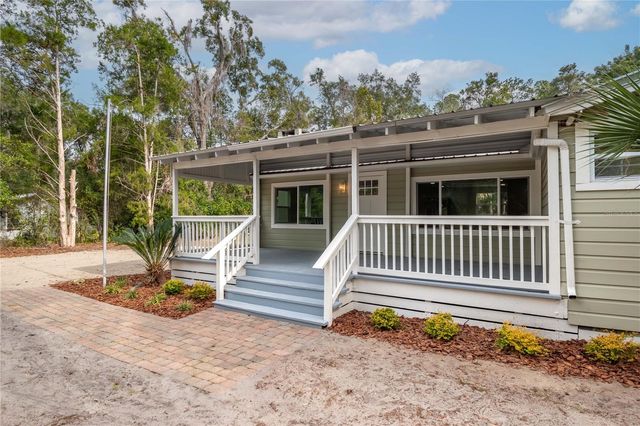 674 N STATE ROAD 21, Hawthorne, FL 32640